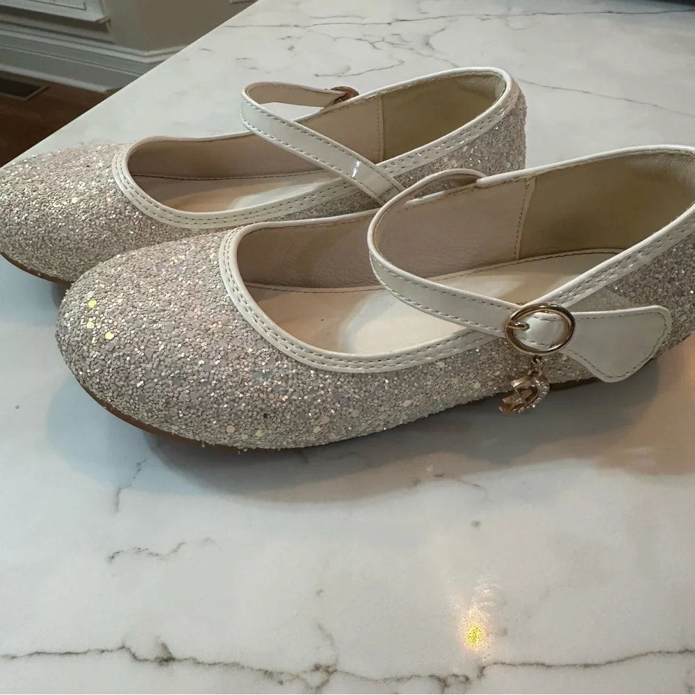 Girls Size 2 White Silver Iridescent Glitter Mary Jane Dress Shoes